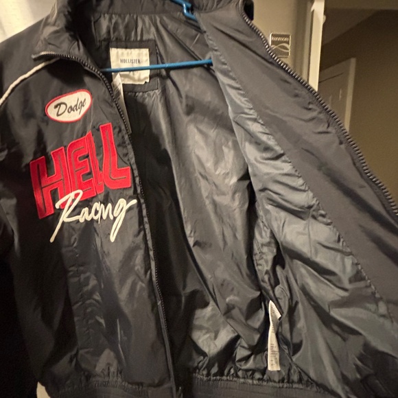 Holilister Race Jacket ( windbreaker) xs fairly new - Picture 6 of 7